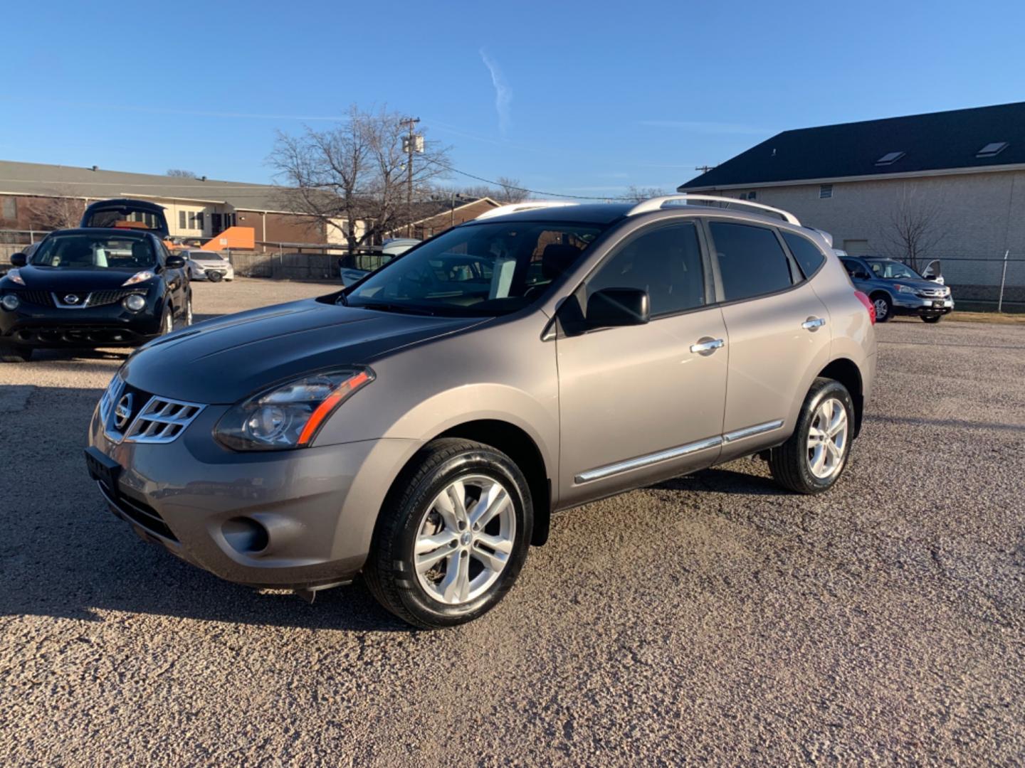 2015 Gray /gray Nissan Rogue Select (JN8AS5MT8FW) , AUTOMATIC transmission, located at 1830 North Belt Line Road, Irving, TX, 75061, (469) 524-0199, 32.834373, -96.993584 - Photo#2